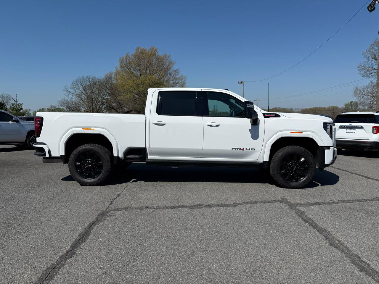 Used 2024 GMC Sierra 2500 AT4 w/ AT4 Premium Plus Package AWD/4WD image 8