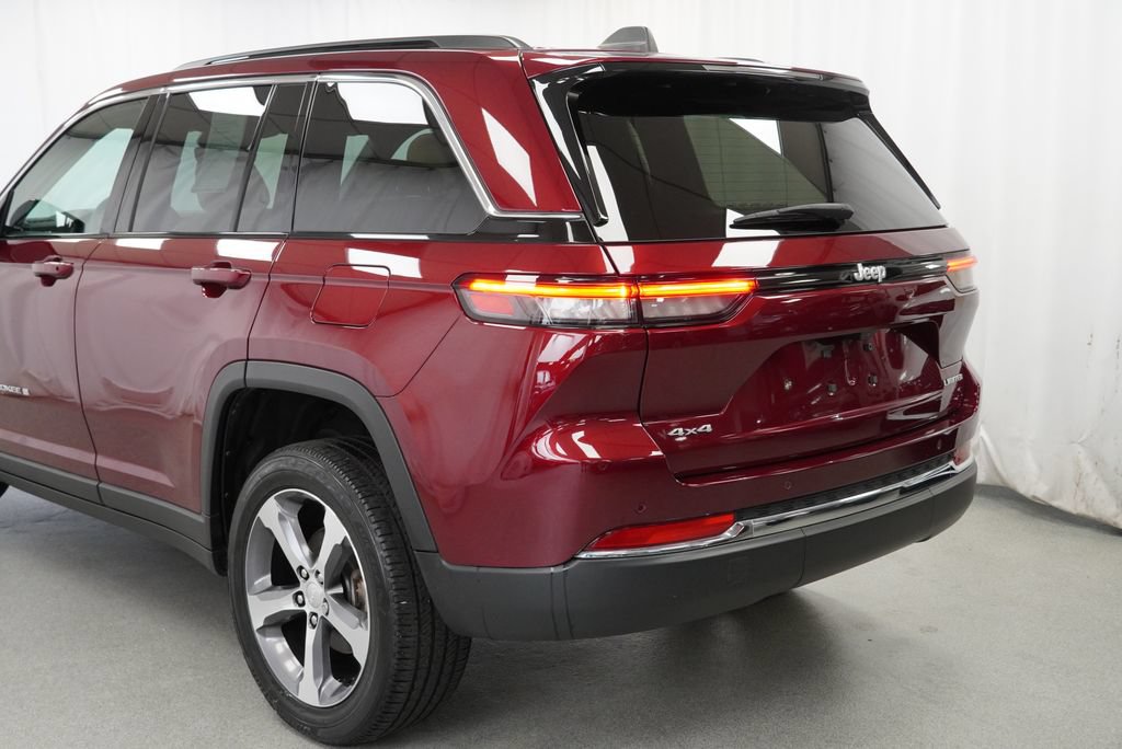 Certified 2025 Jeep Grand Cherokee Limited AWD/4WD image 13