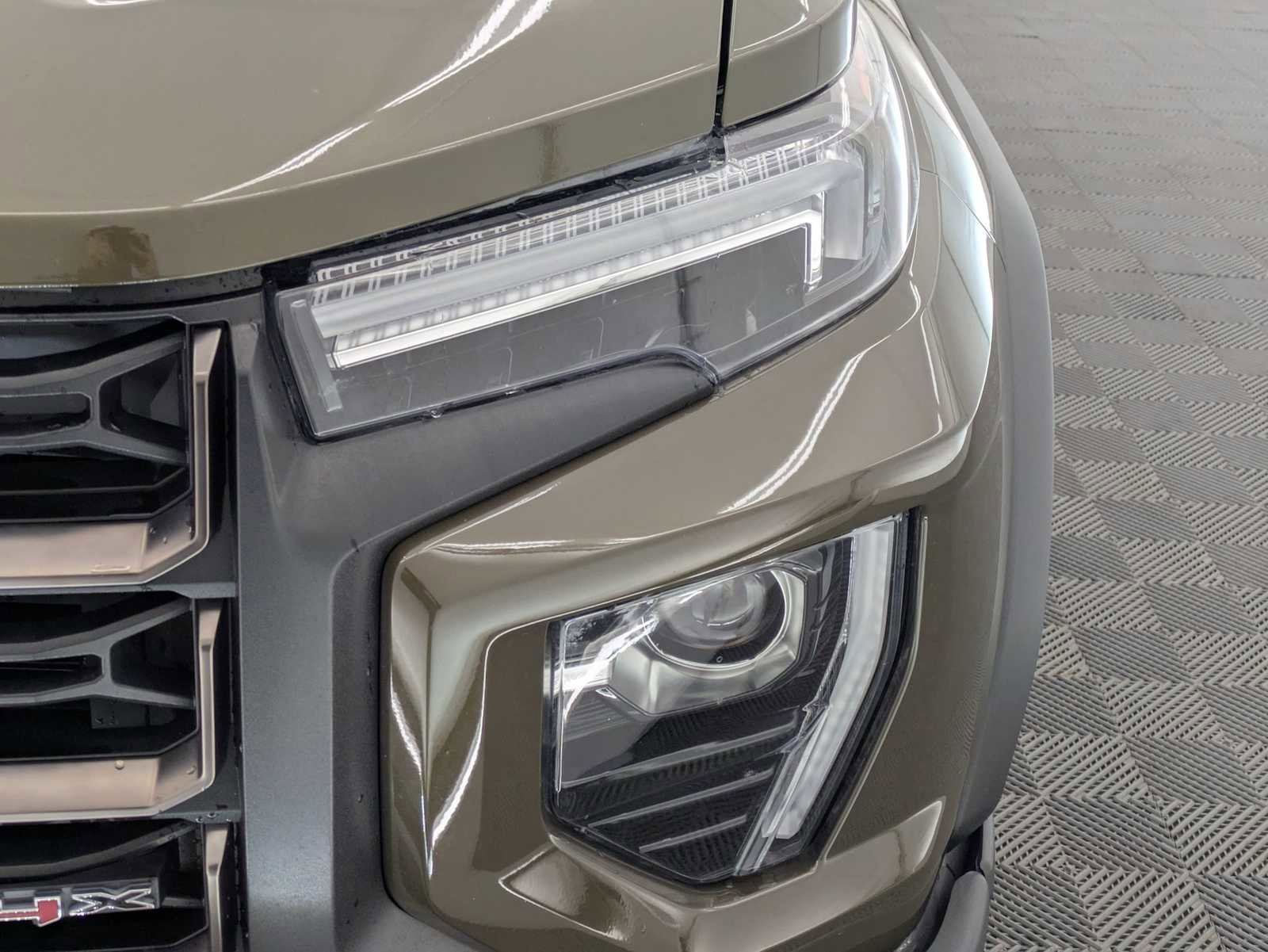 Used 2024 GMC Canyon AT4X w/ AT4X AEV Edition AWD/4WD image 10