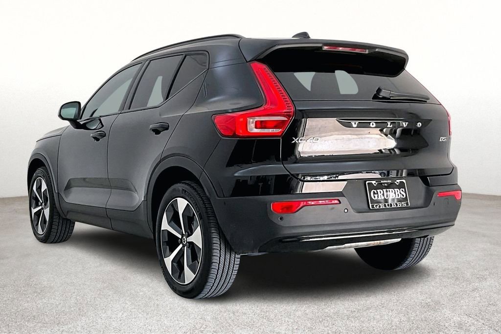 Certified 2025 Volvo XC40 B5 Plus image 17