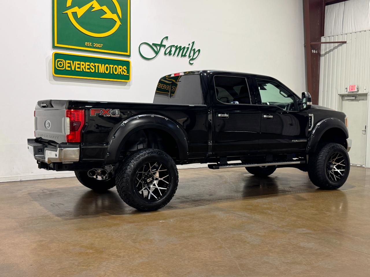 Used 2017 Ford F250 Lariat w/ Lariat Ultimate Package AWD/4WD image 8