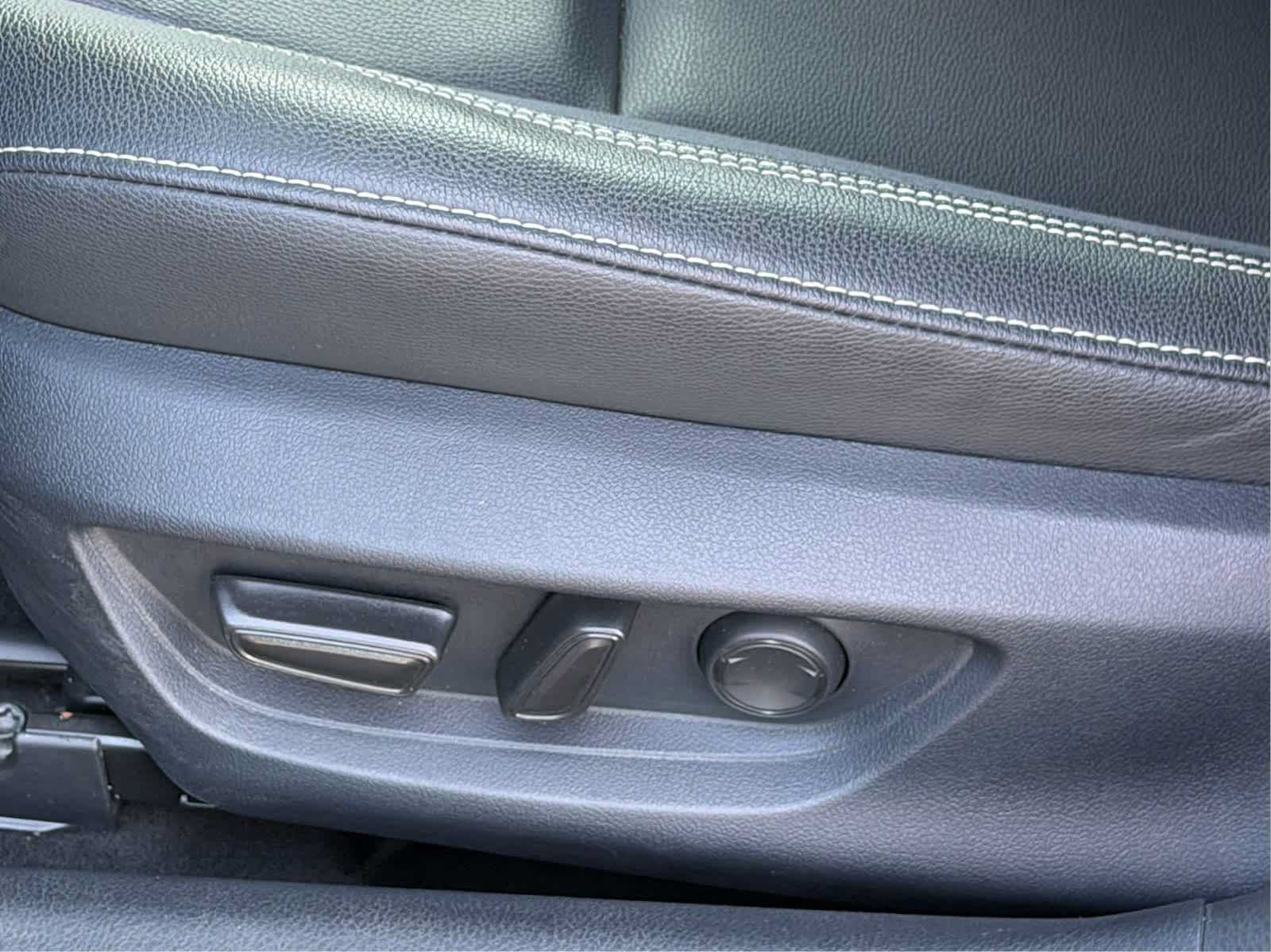 Used 2025 Toyota Camry SE FWD image 10
