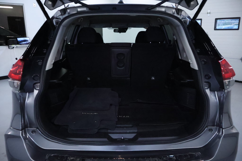Used 2019 Nissan Rogue SV AWD/4WD image 16