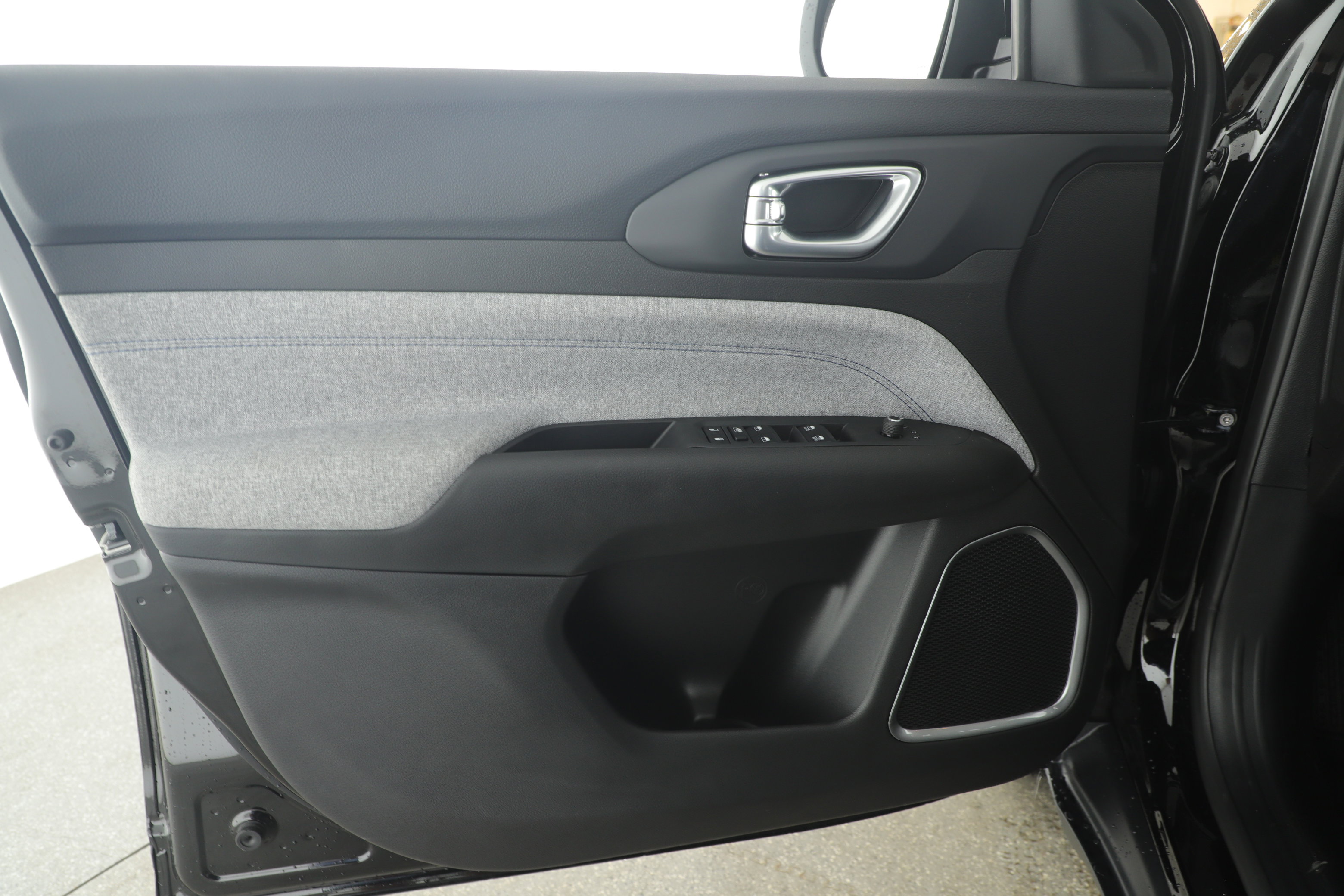 New 2026 Jeep Compass Latitude image 8