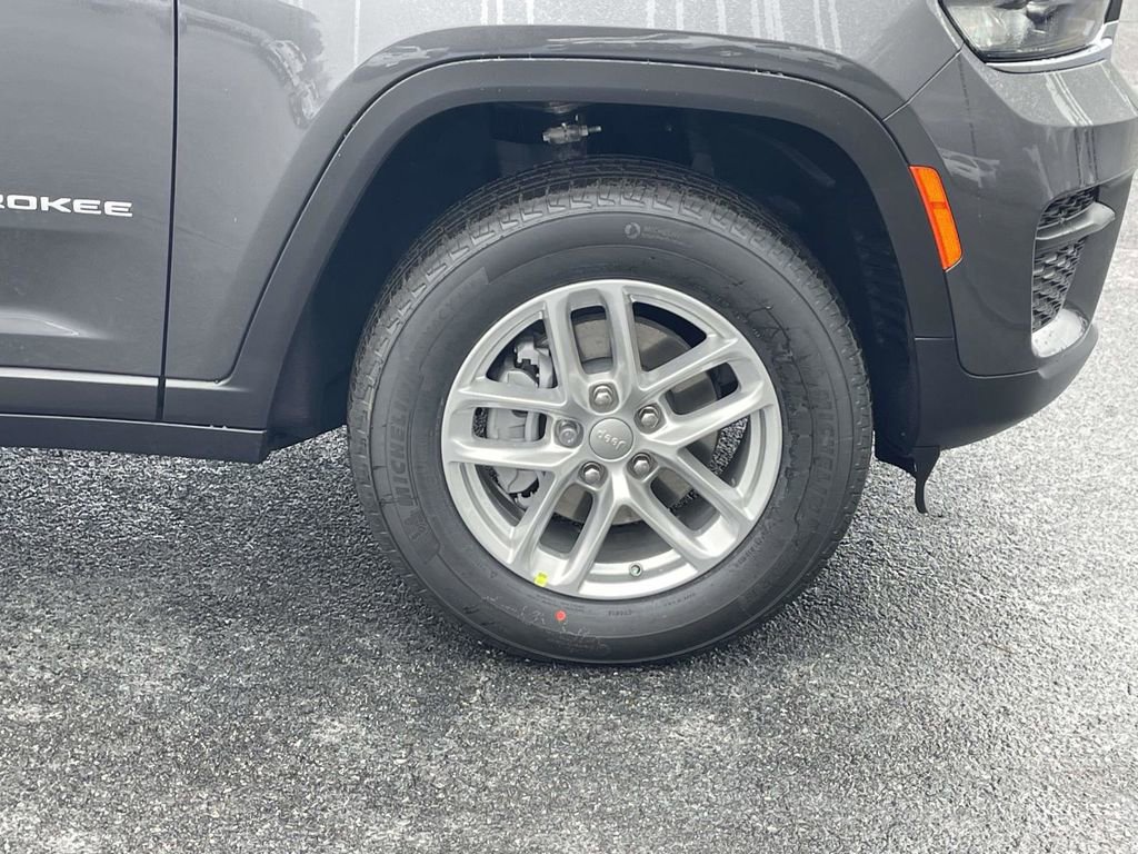 New 2025 Jeep Grand Cherokee Laredo X w/ Luxury Tech Group I image 13