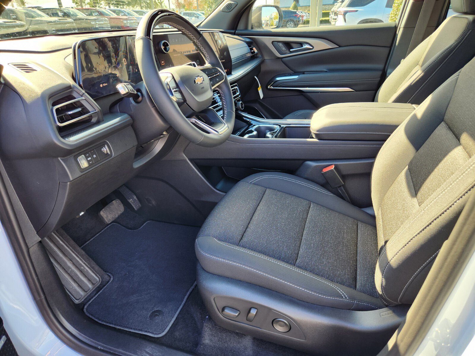 New 2026 Chevrolet Traverse LT w/ Enhanced Driving Package image 5