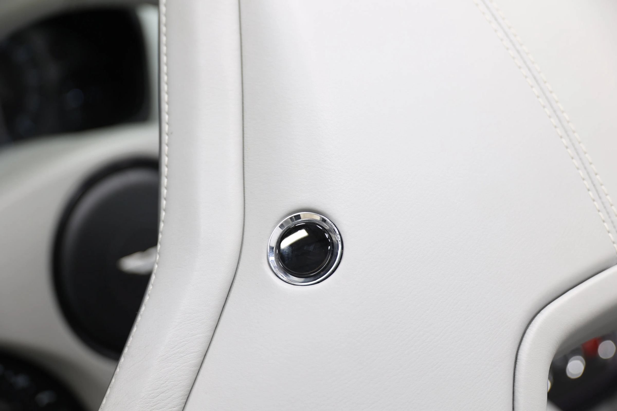 Used 2014 Aston Martin Vanquish Volante RWD image 56