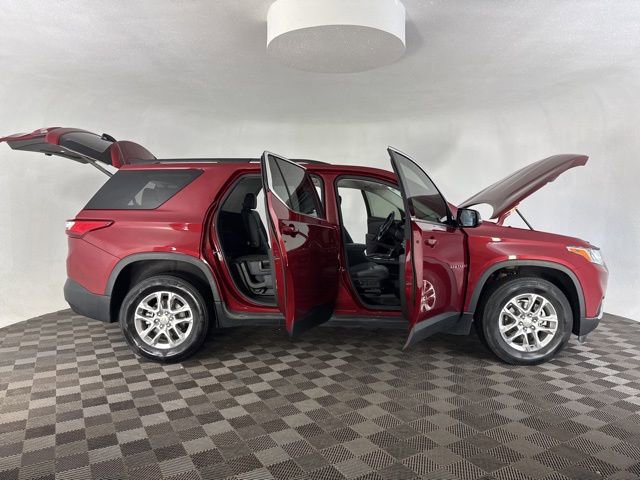 Used 2020 Chevrolet Traverse LT w/ LPO, Floor Liner Package image 16