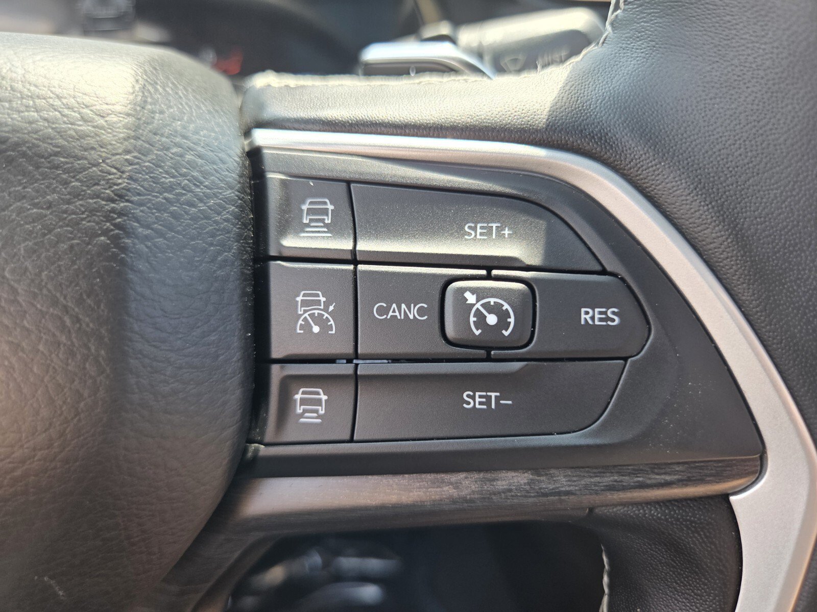 Used 2022 Jeep Grand Cherokee Limited AWD/4WD image 28