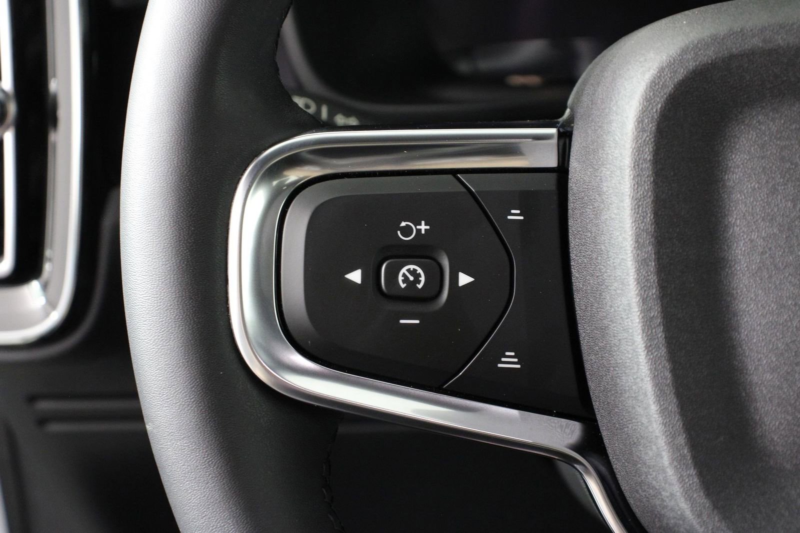 Used 2023 Volvo C40 P8 Recharge Ultimate image 10