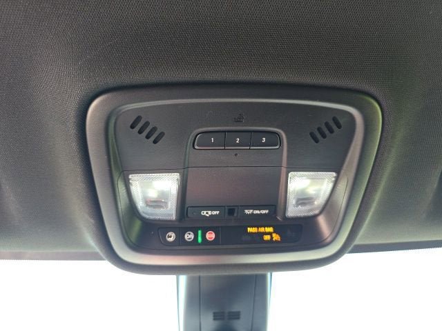 Used 2023 Chevrolet Traverse LT FWD image 21
