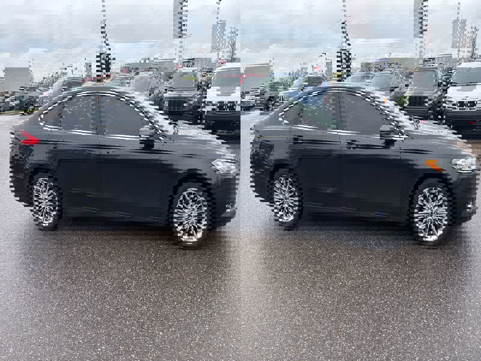 Used 2015 Ford Fusion SE w/ Equipment Group 202A image 4