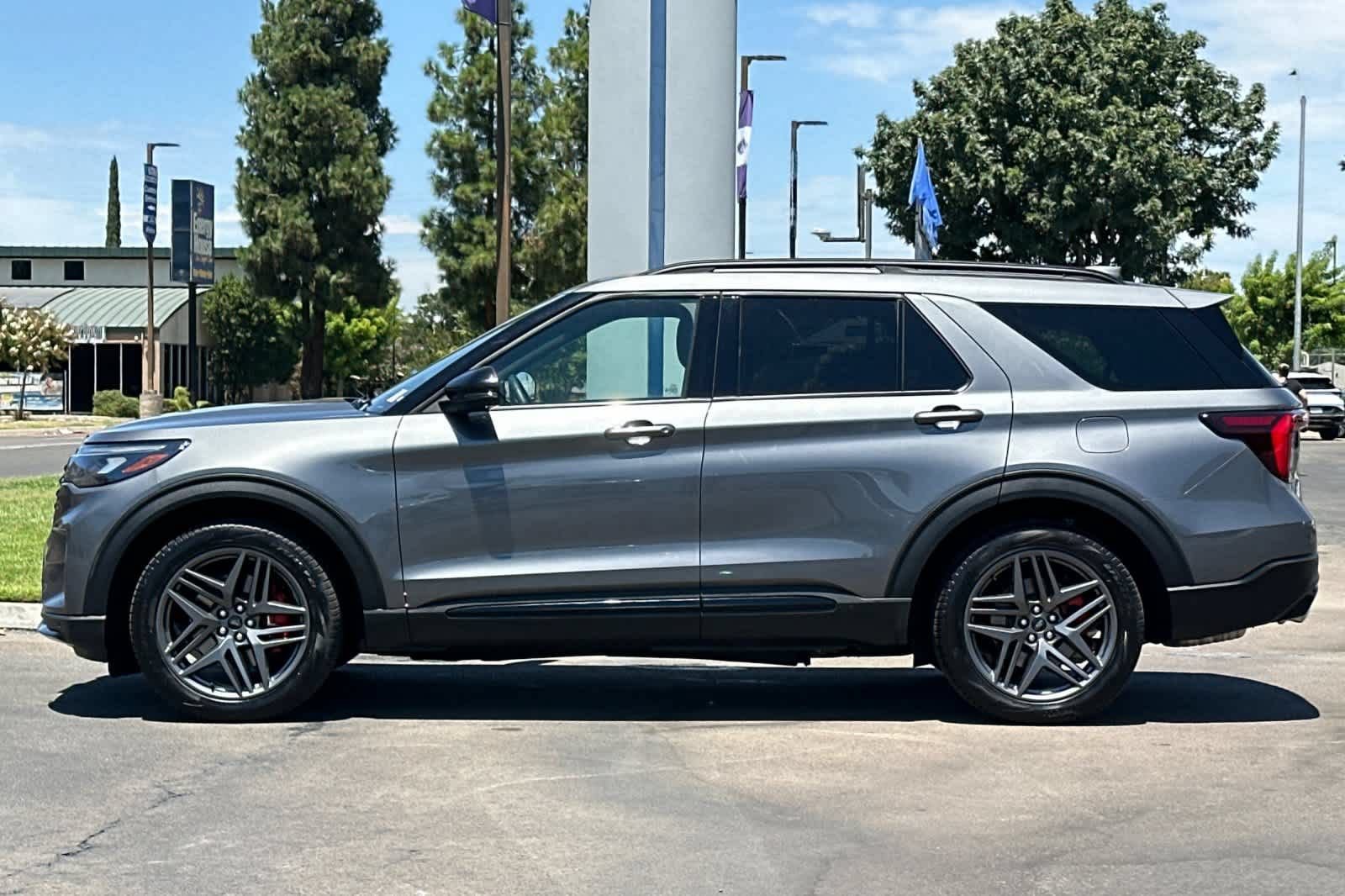 Used 2026 Ford Explorer ST w/ Sun And Sound Package AWD/4WD image 6