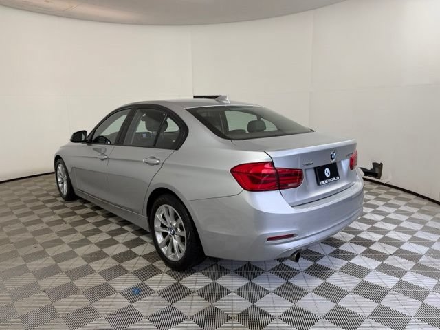 Used 2016 BMW 320i xDrive Sedan AWD/4WD image 5