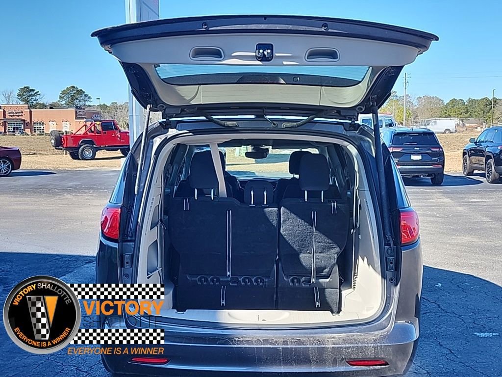Certified 2023 Chrysler Voyager LX image 25
