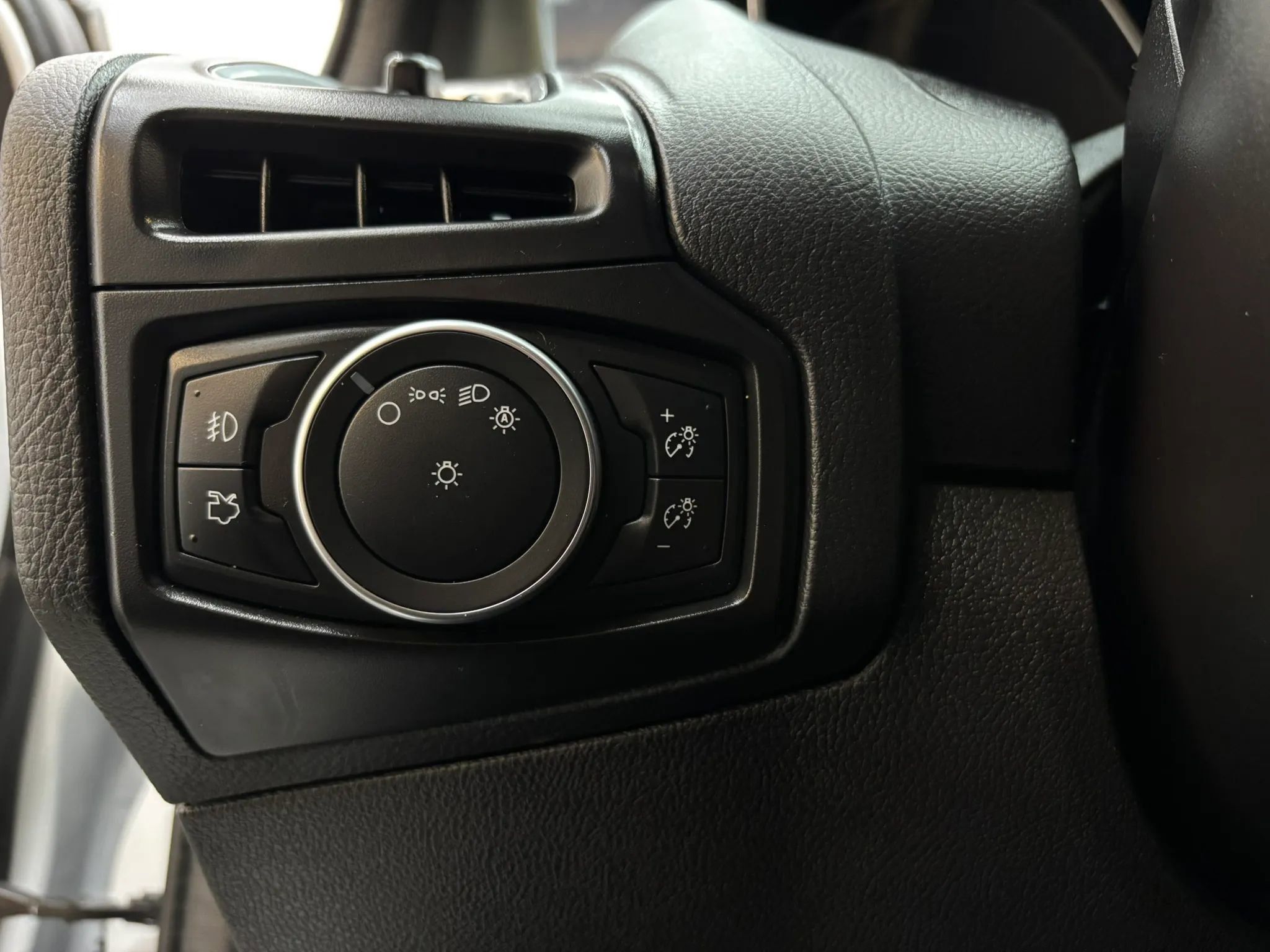 Used 2018 Ford Focus ST w/ Equipment Group 402A FWD image 15