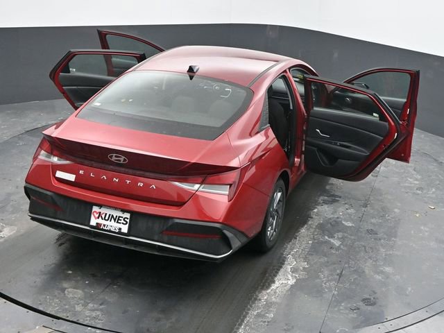 Used 2024 Hyundai Elantra SEL image 63
