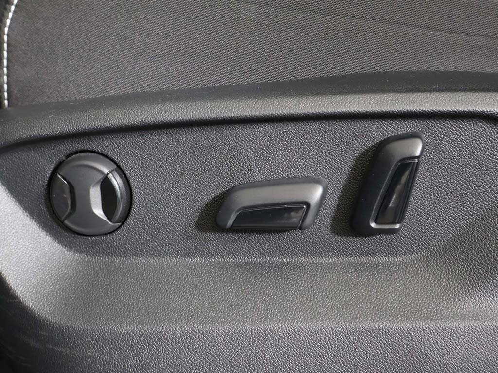 Used 2024 Volkswagen Atlas SE image 33