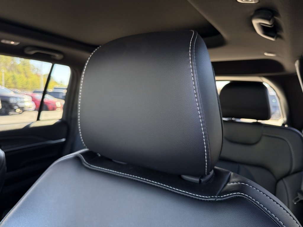 Used 2024 Jeep Grand Cherokee Limited w/ Black Appearance Package image 23