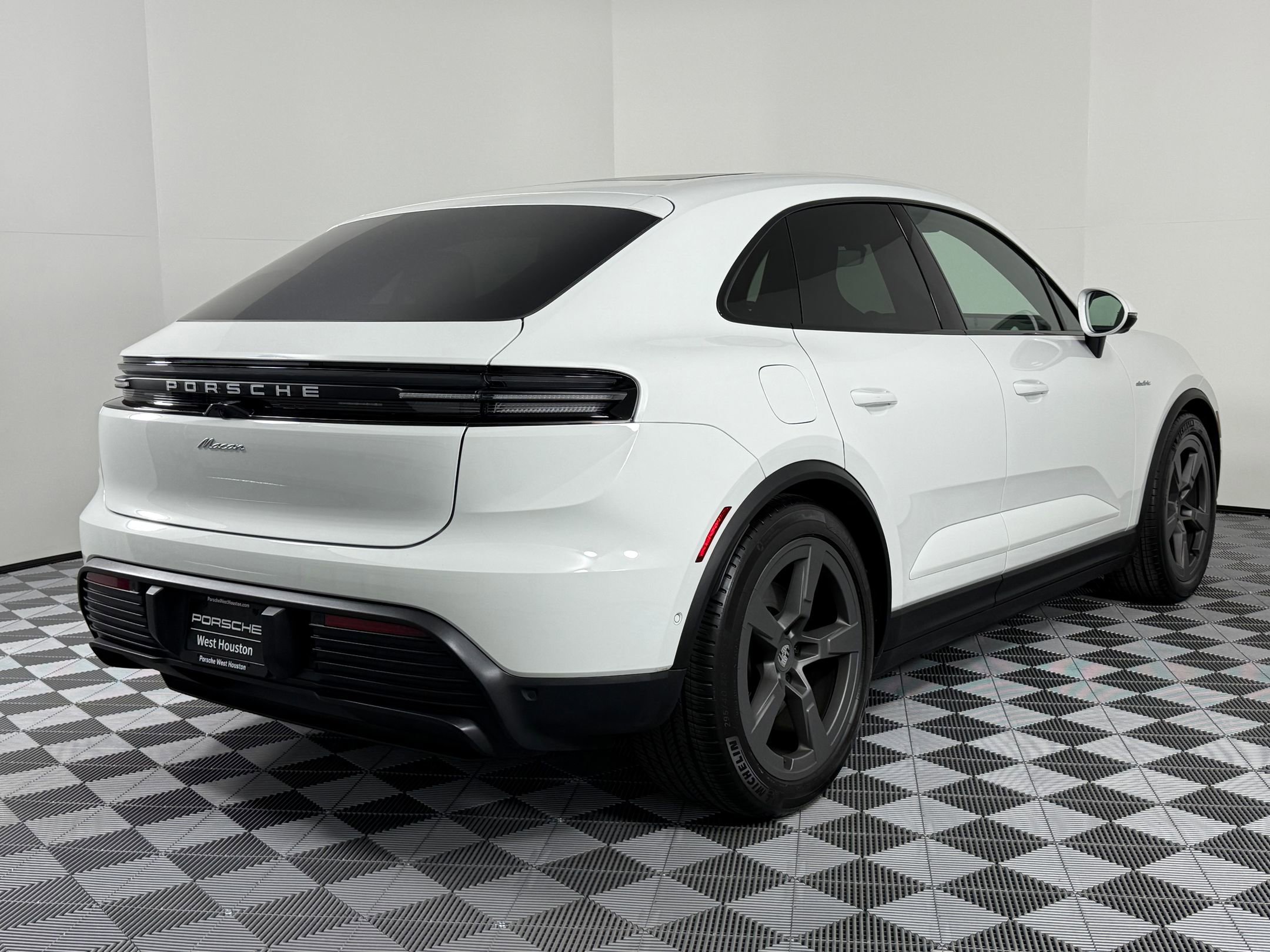 New 2025 Porsche Macan Electric image 9