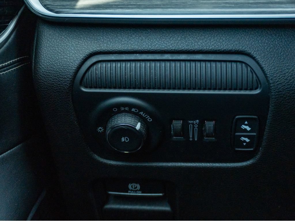 Used 2023 Jeep Wagoneer L Series II AWD/4WD image 27