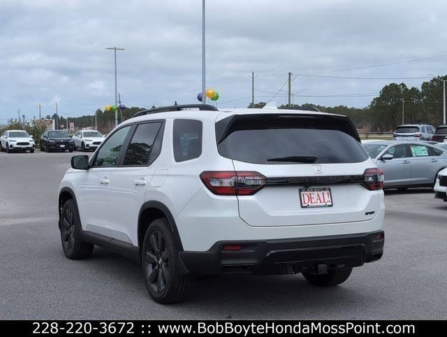 New 2026 Honda Pilot Sport image 3