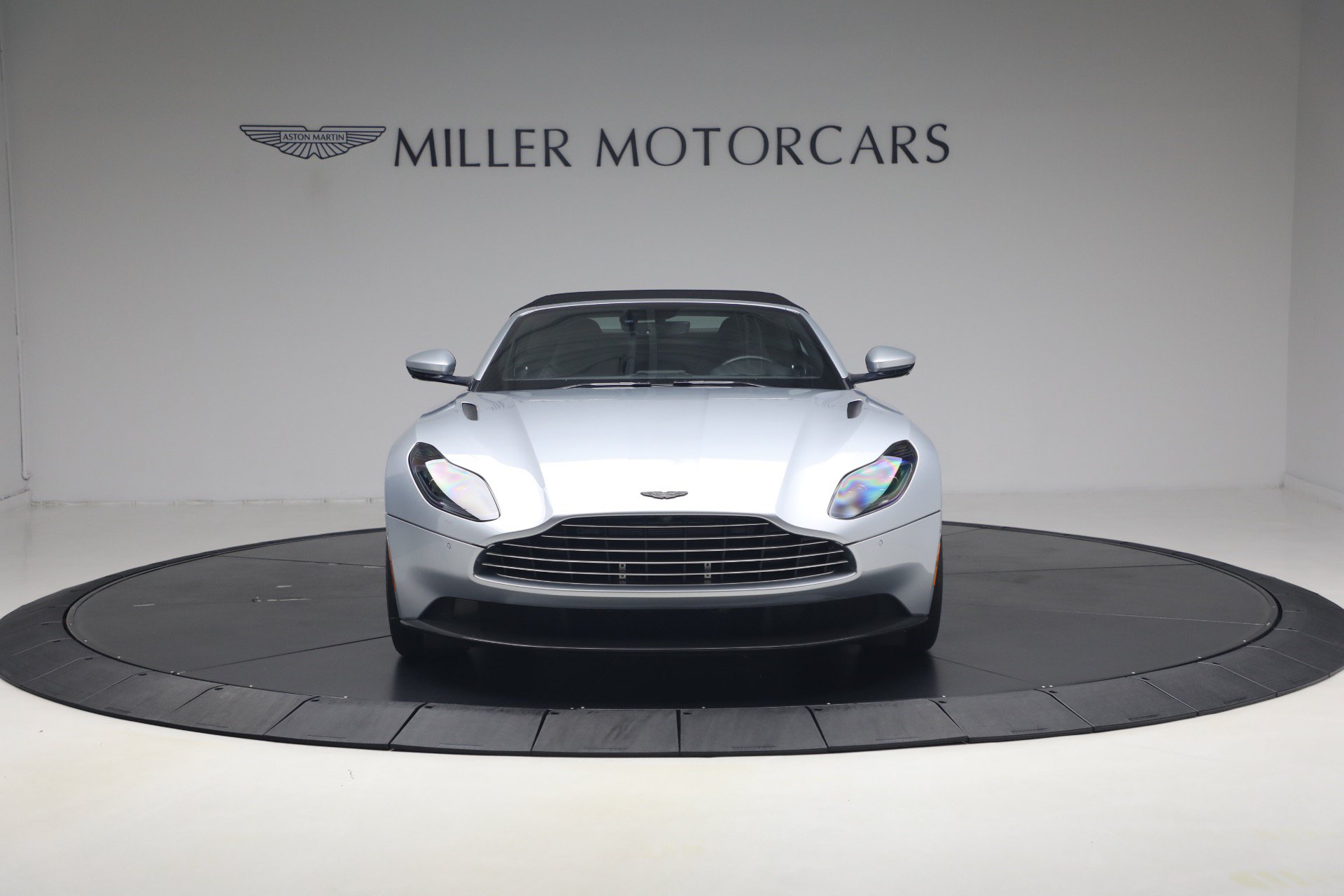 Used 2019 Aston Martin DB11 Volante RWD image 24
