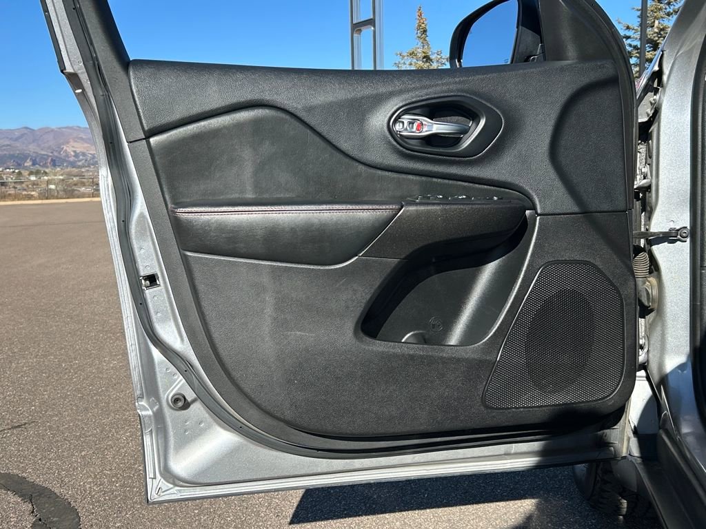 Used 2019 Jeep Cherokee Trailhawk w/ Comfort/Convenience Group image 26