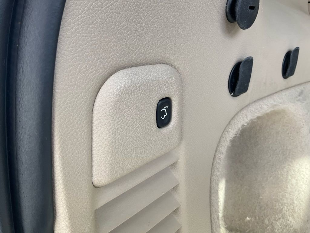 Used 2016 Jeep Grand Cherokee Overland image 10