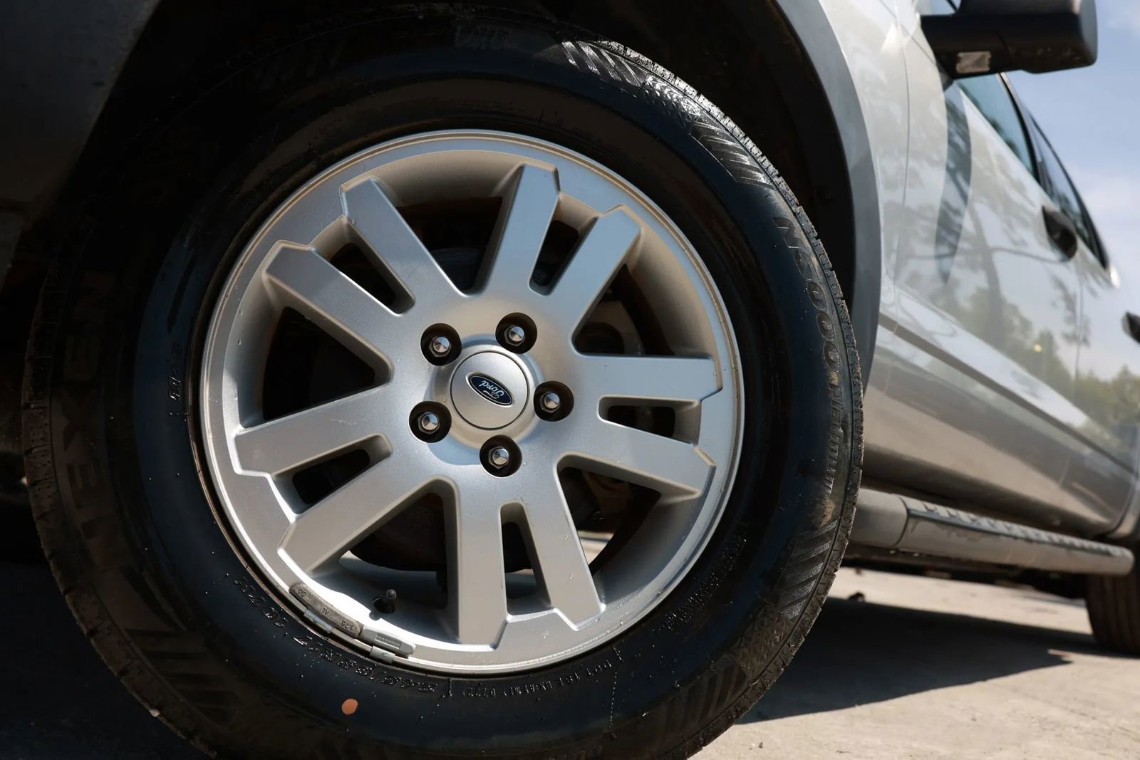 Used 2009 Ford Explorer Sport Trac XLT image 30