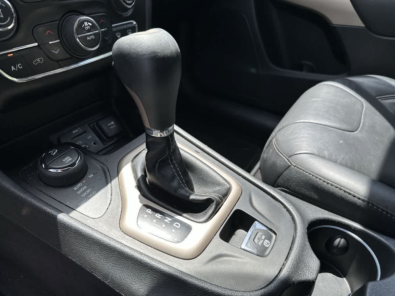 Used 2018 Jeep Cherokee Limited w/ High Altitude Package AWD/4WD image 27