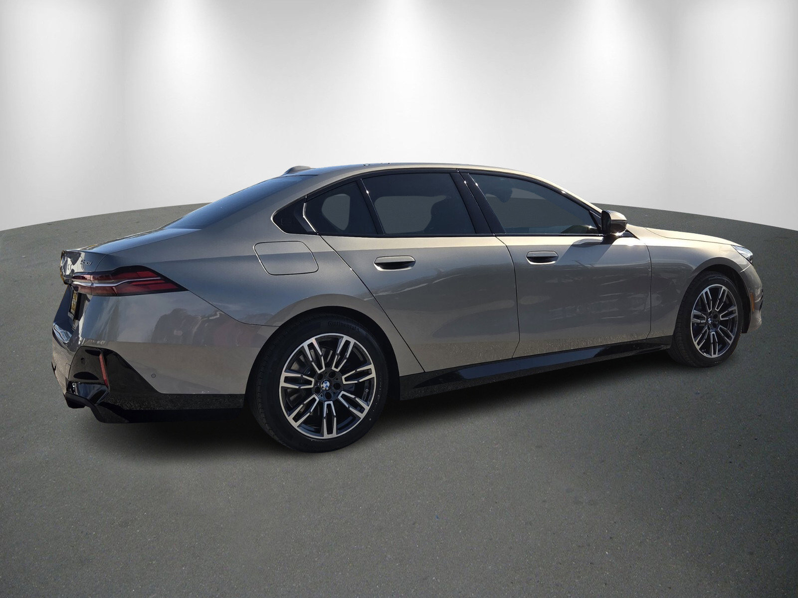 Used 2026 BMW 530i w/ M Sport Package image 7