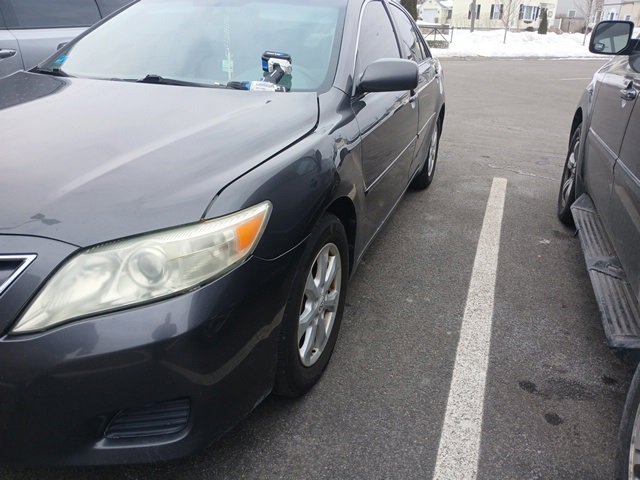 Used 2011 Toyota Camry LE w/ LE Extra-Value Pkg image 2