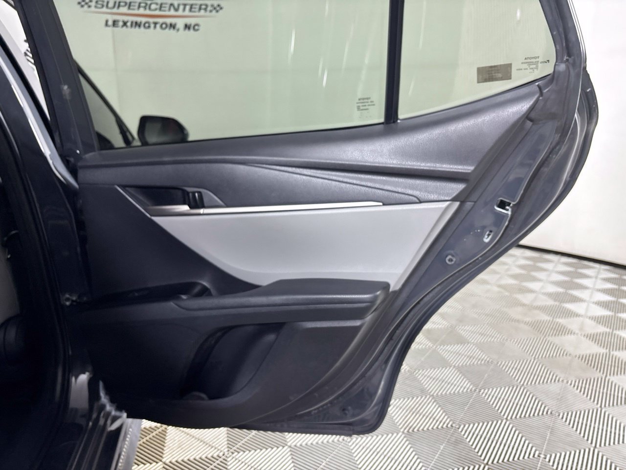 Used 2025 Toyota Camry SE FWD image 27