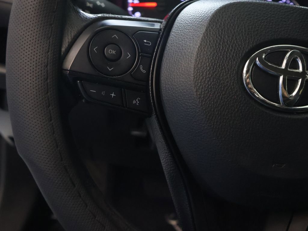 Used 2020 Toyota RAV4 LE FWD image 19