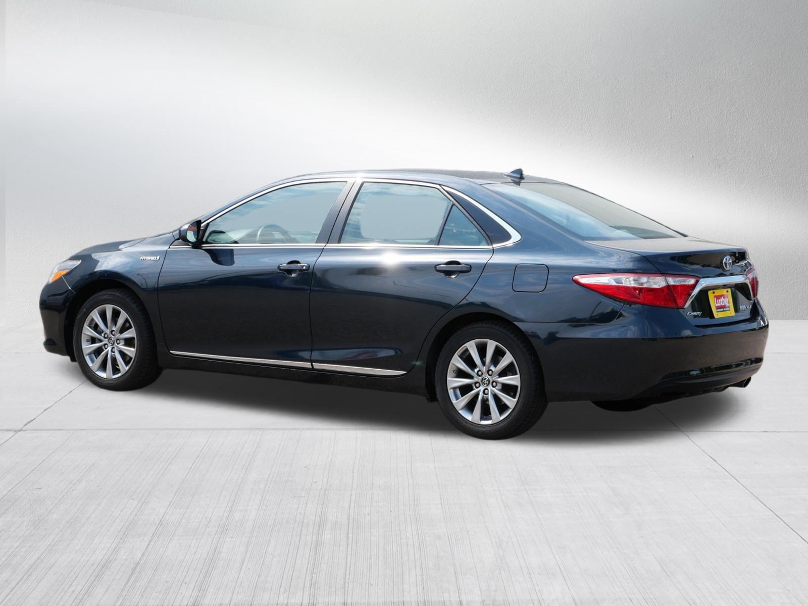 Used 2016 Toyota Camry XLE w/ Moonroof Package FWD image 5