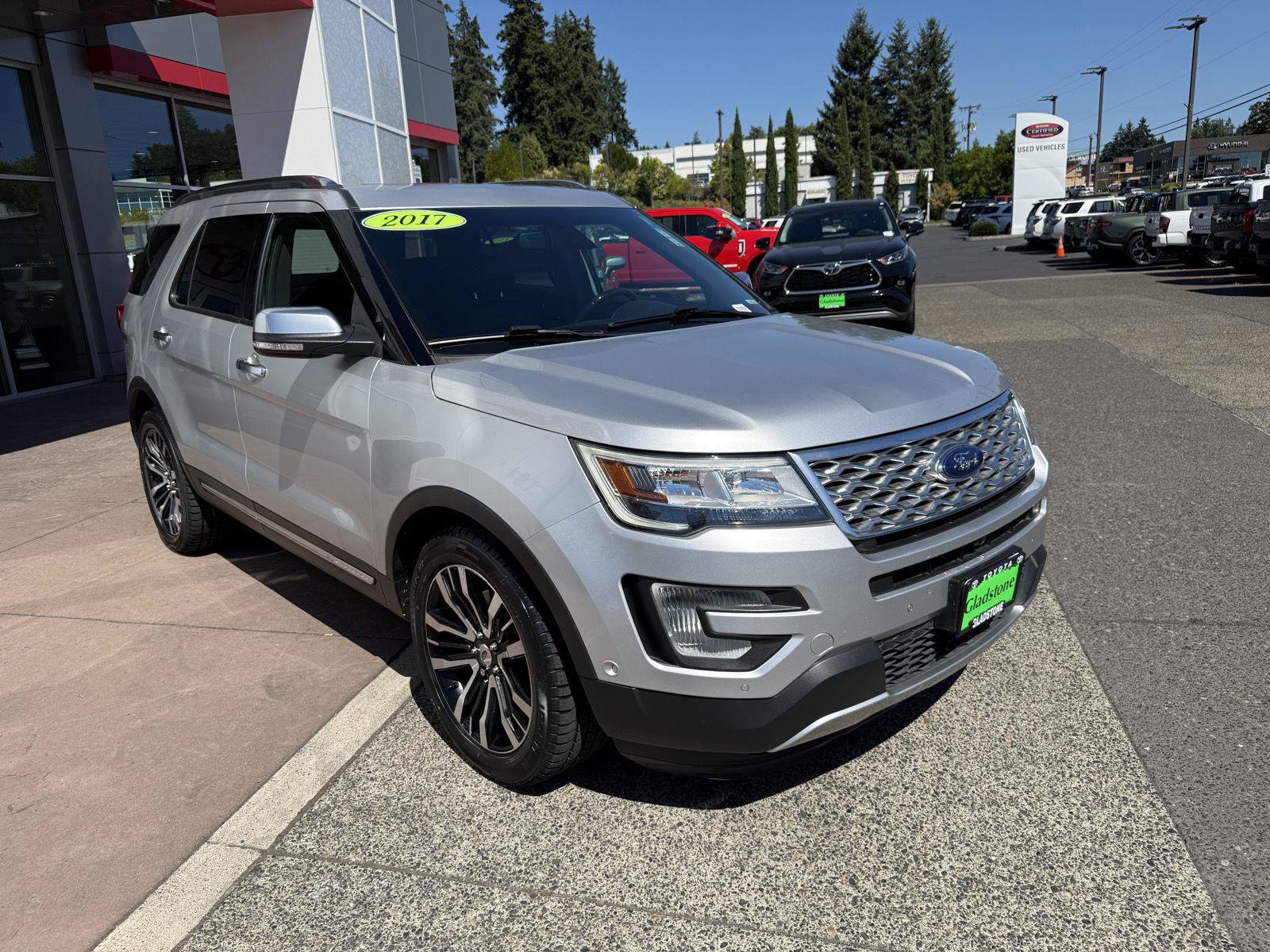 Used 2017 Ford Explorer Platinum AWD/4WD image 8