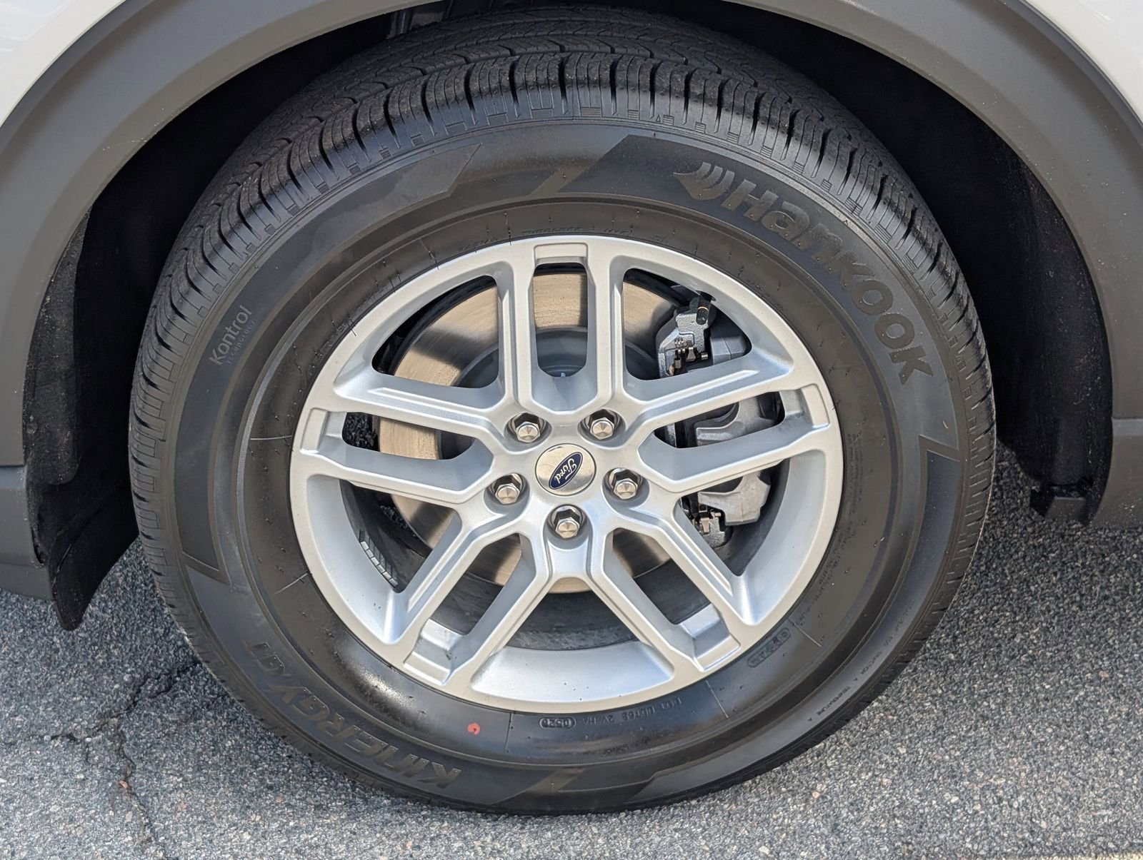 New 2026 Ford Explorer Active w/ Active Comfort Package image 13