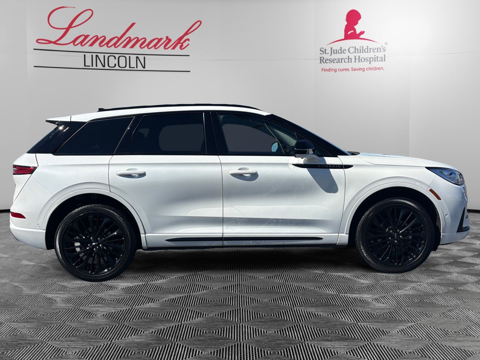 Certified 2024 Lincoln Corsair Reserve w/ Equipment Group 202A image 6