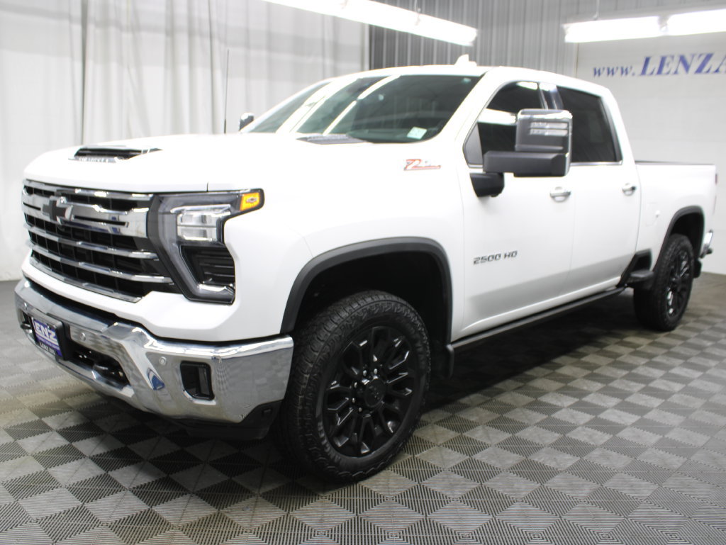 Used 2025 Chevrolet Silverado 2500 LTZ w/ LTZ Premium Package AWD/4WD image 9