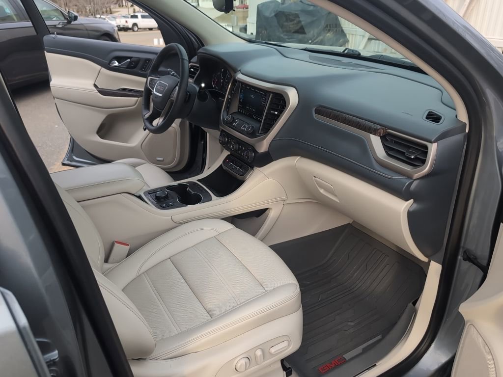 Used 2023 GMC Acadia Denali w/ Denali Ultimate Package image 16