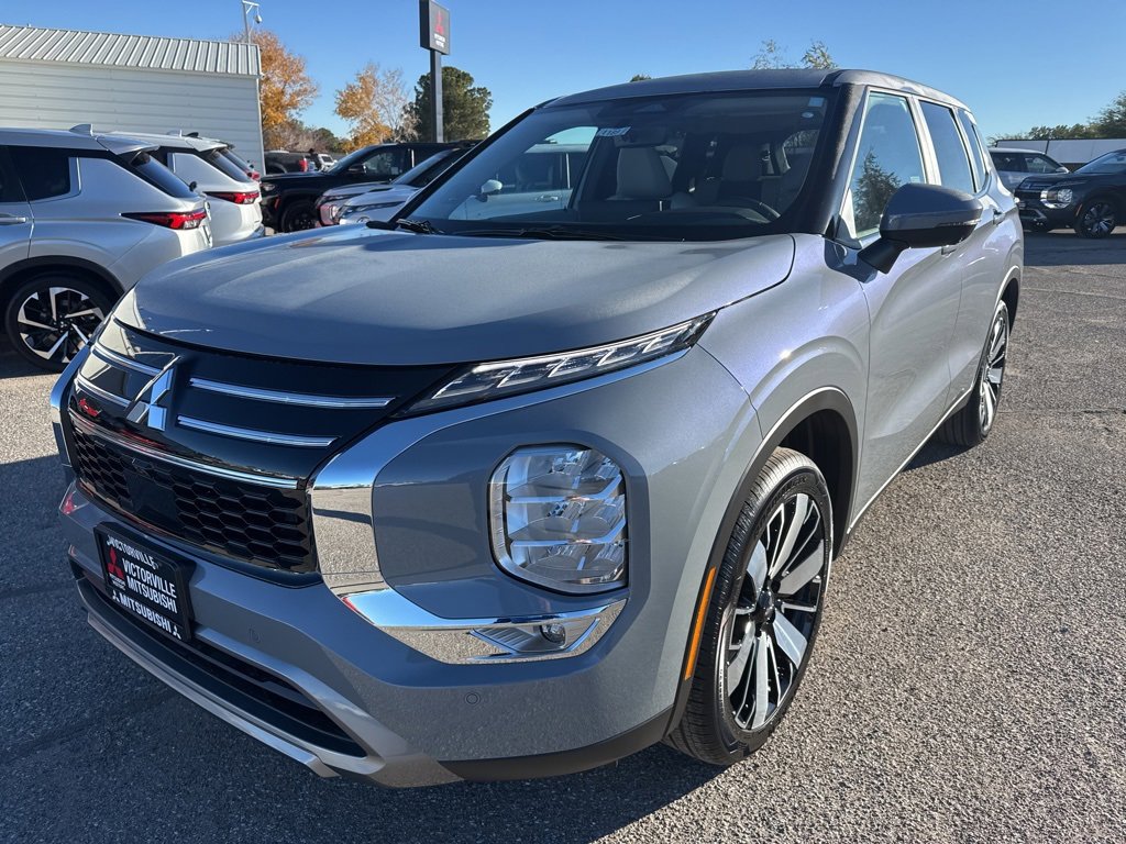 New 2025 Mitsubishi Outlander SE image 3