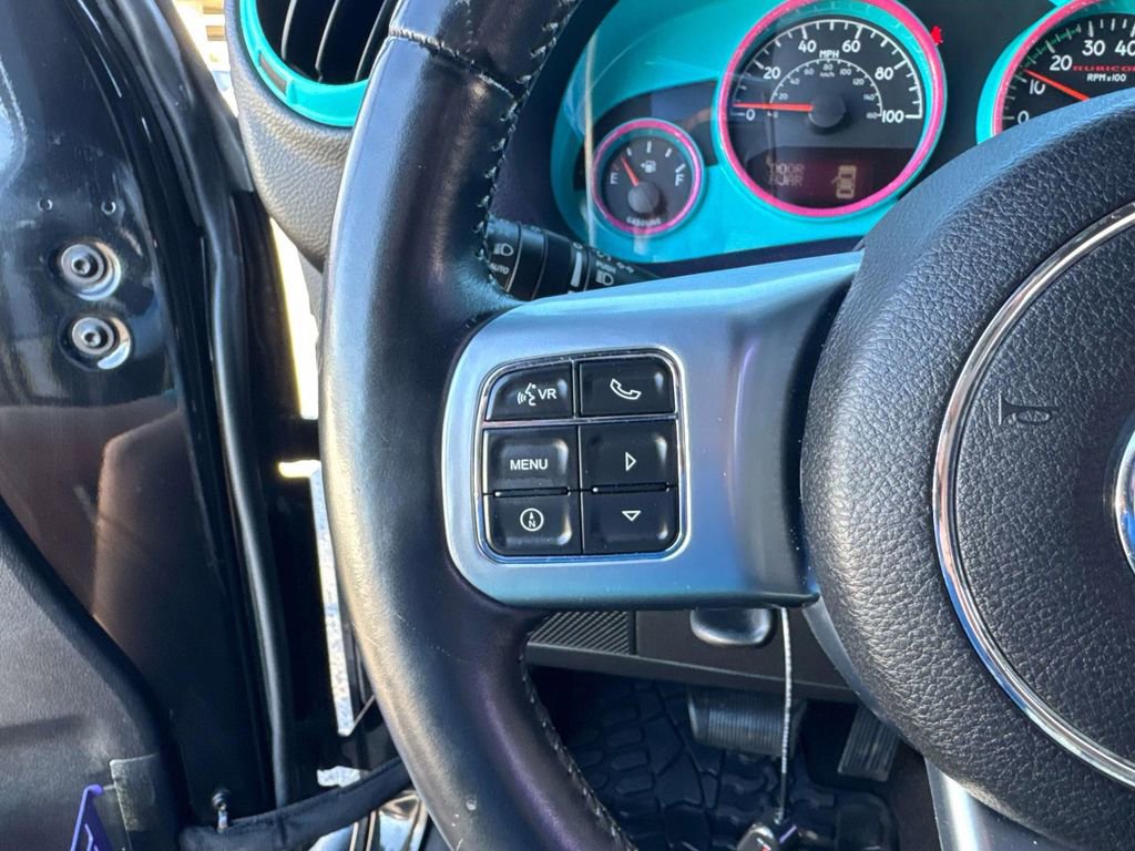 Used 2015 Jeep Wrangler Unlimited Rubicon image 34