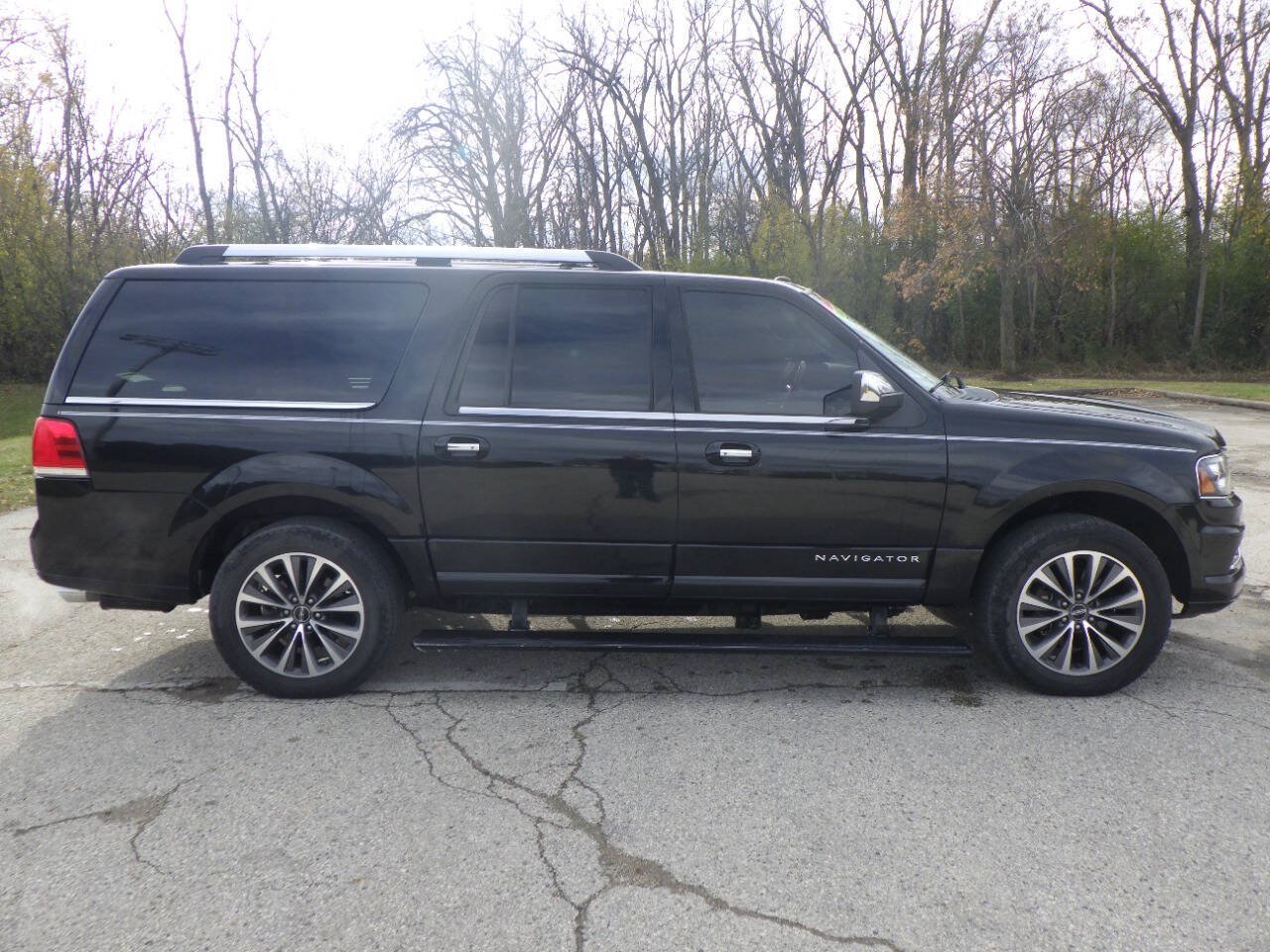 Used 2017 Lincoln Navigator L Select AWD/4WD image 6
