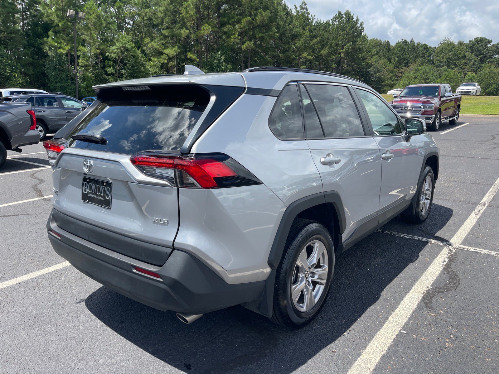 Used 2025 Toyota RAV4 XLE w/ Convenience Package FWD image 17