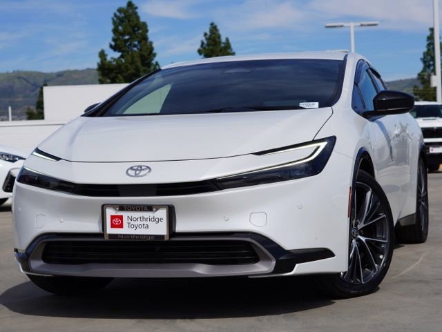 Used 2023 Toyota Prius XLE image 3