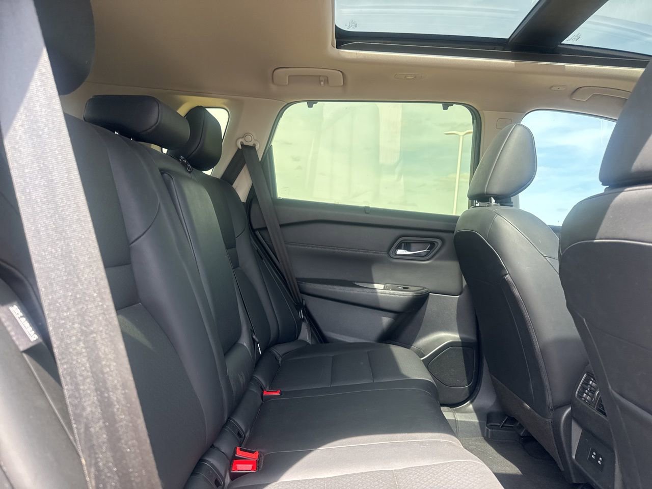 Used 2024 Nissan Rogue SV w/ SV Premium Package image 31