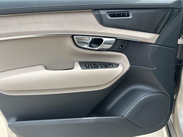 New 2026 Volvo XC90 B6 Plus w/ Protection Package Premier image 13