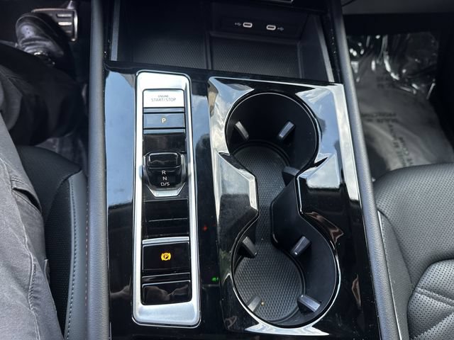 Used 2024 Volkswagen Atlas Peak Edition SE AWD/4WD image 25