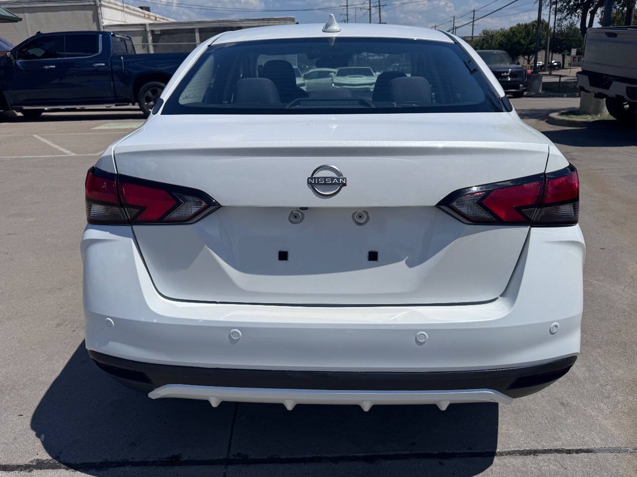 Used 2023 Nissan Versa SV FWD image 7